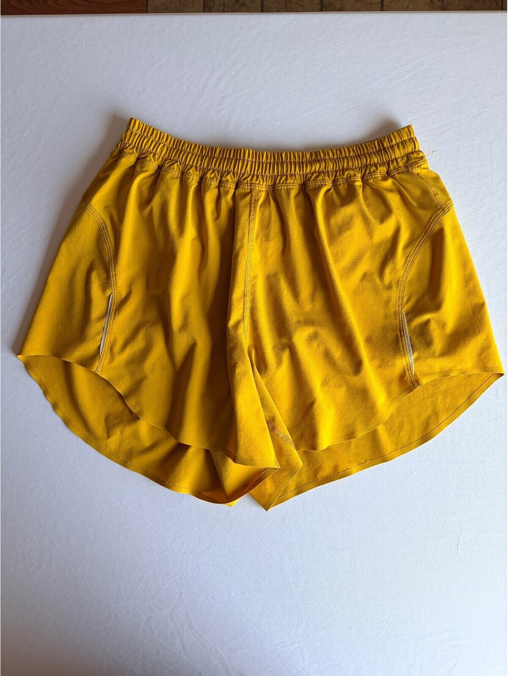 Lululemon Tracker Women’s Running Shorts Yellow Approx M 4 Inch Lined